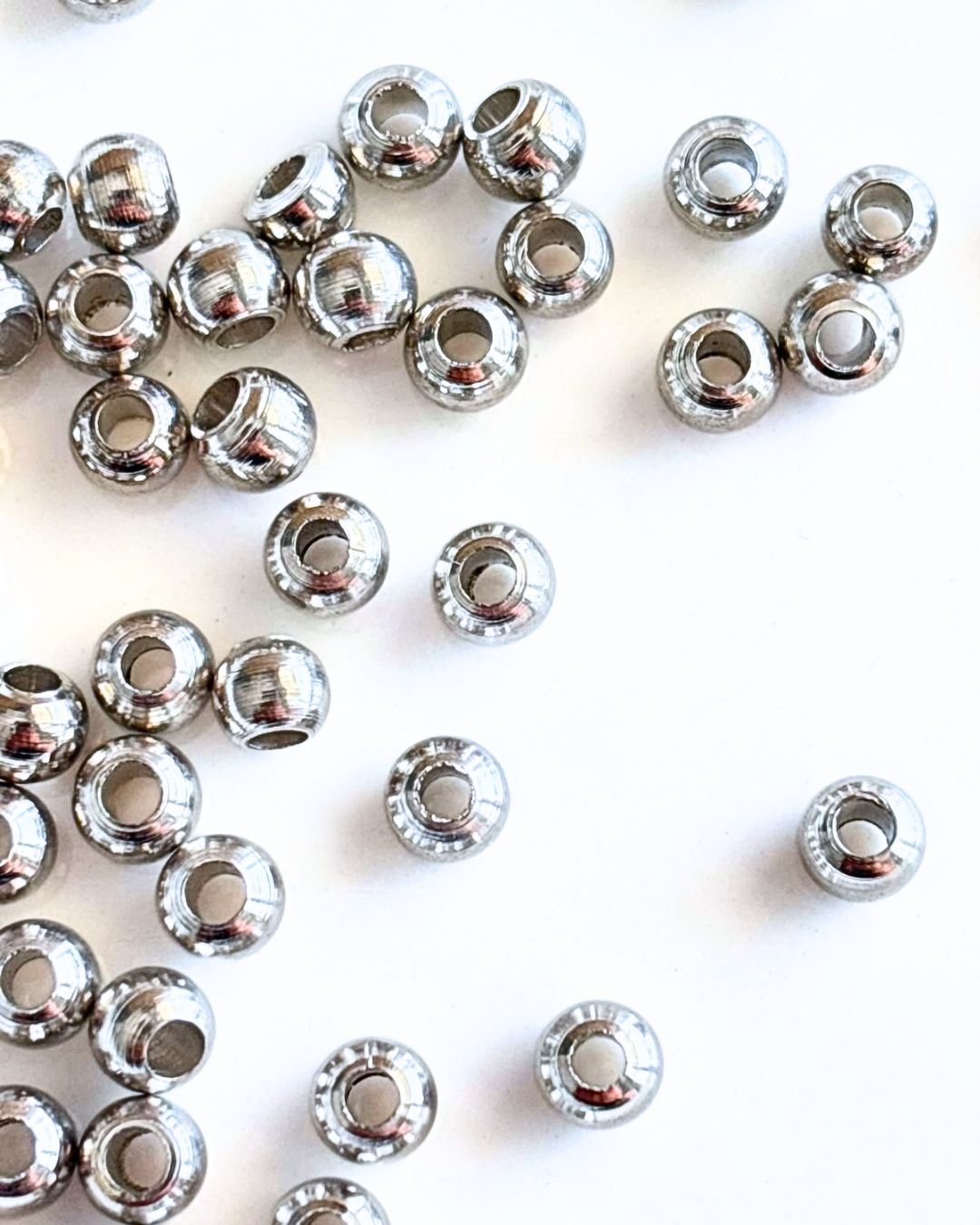 5mm Silver-Filled Round Beads – 20g ≈ 52 Beads - Image 2
