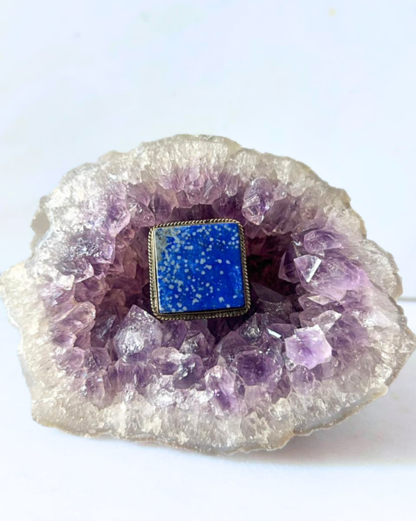 22mm Lapis Lazuli Grooved Stone with Brass Groove