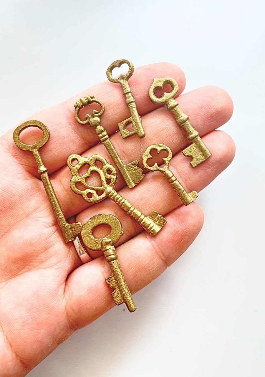 Boho Brass Key Pendant – Single Piece - Image 3