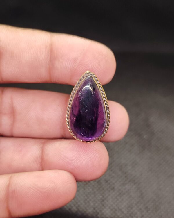 26mm Amethyst Grooved Stone