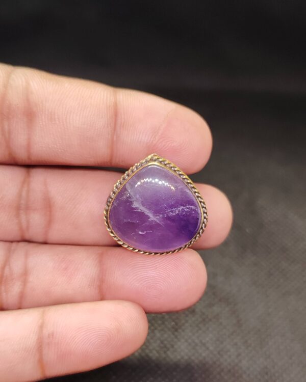 23mm Amethyst Grooved Stone