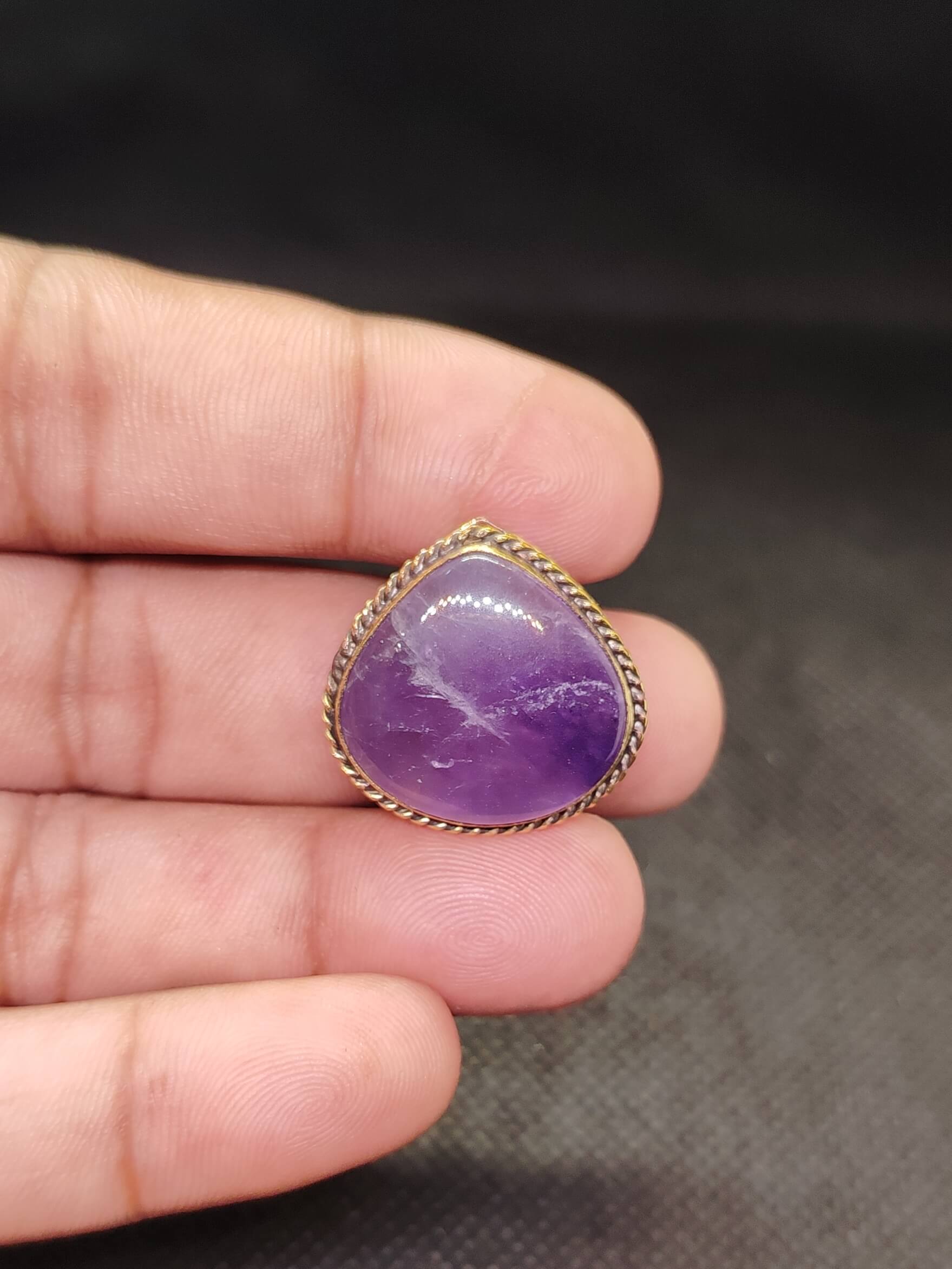23mm Amethyst Grooved Stone