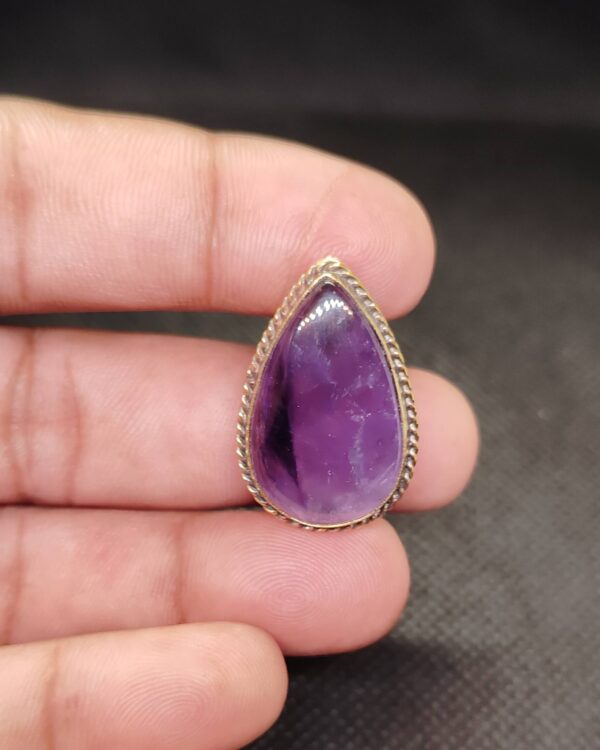 28mm Amethyst Grooved Stone