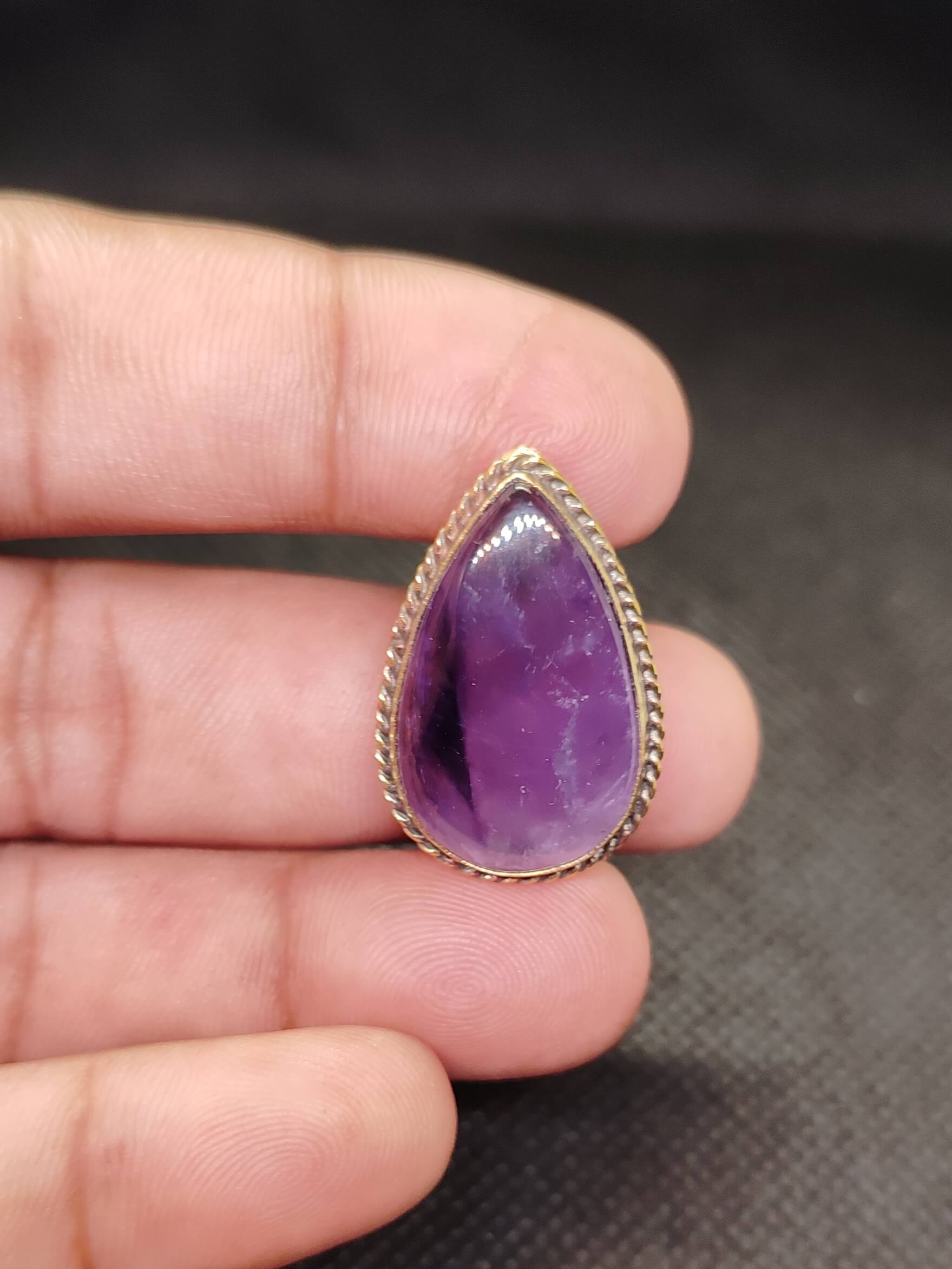 28mm Amethyst Grooved Stone