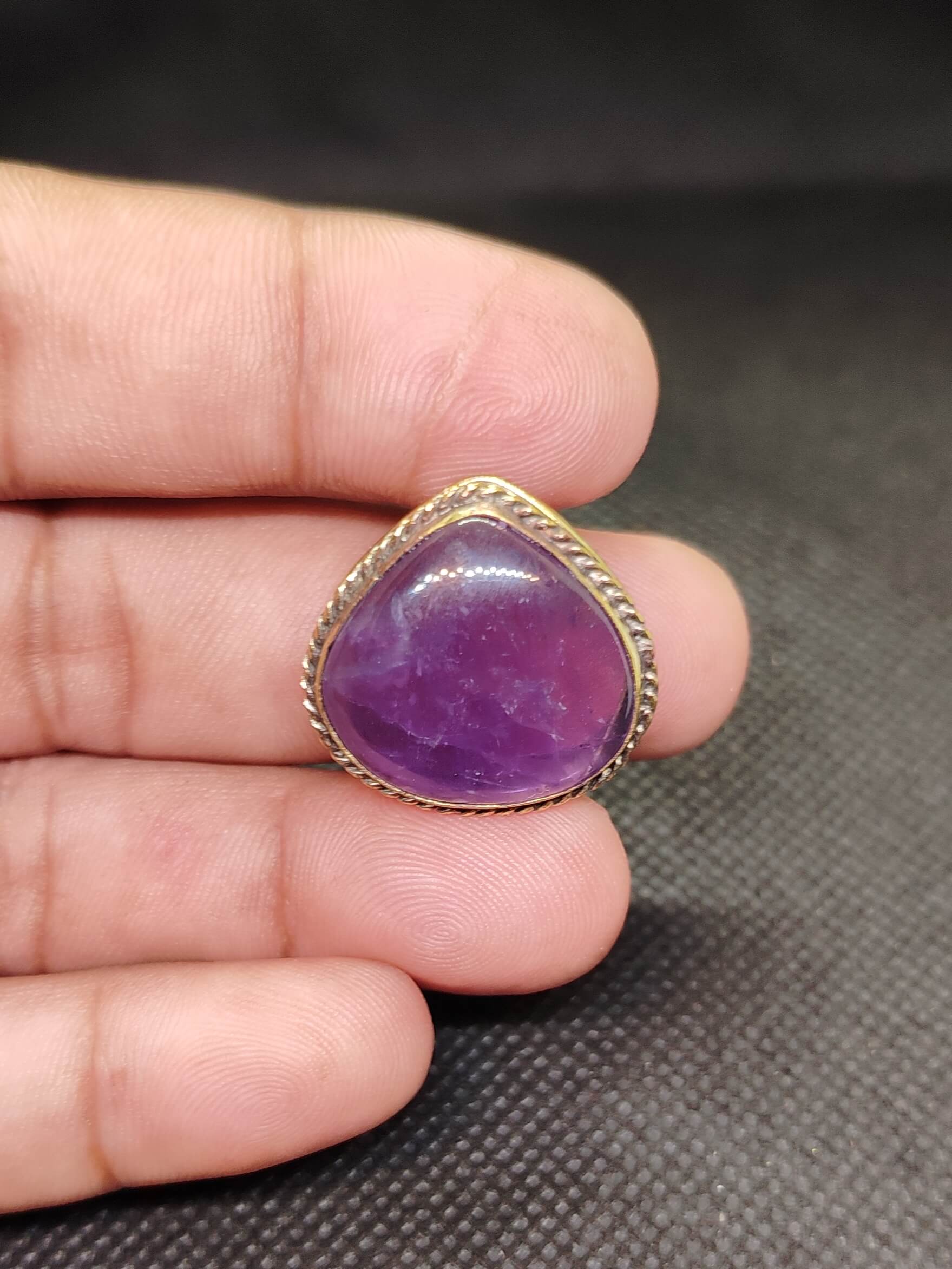 23mm Amethyst Grooved Stone