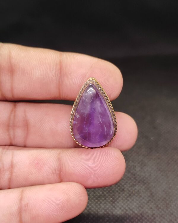 27mm Amethyst Grooved Stone