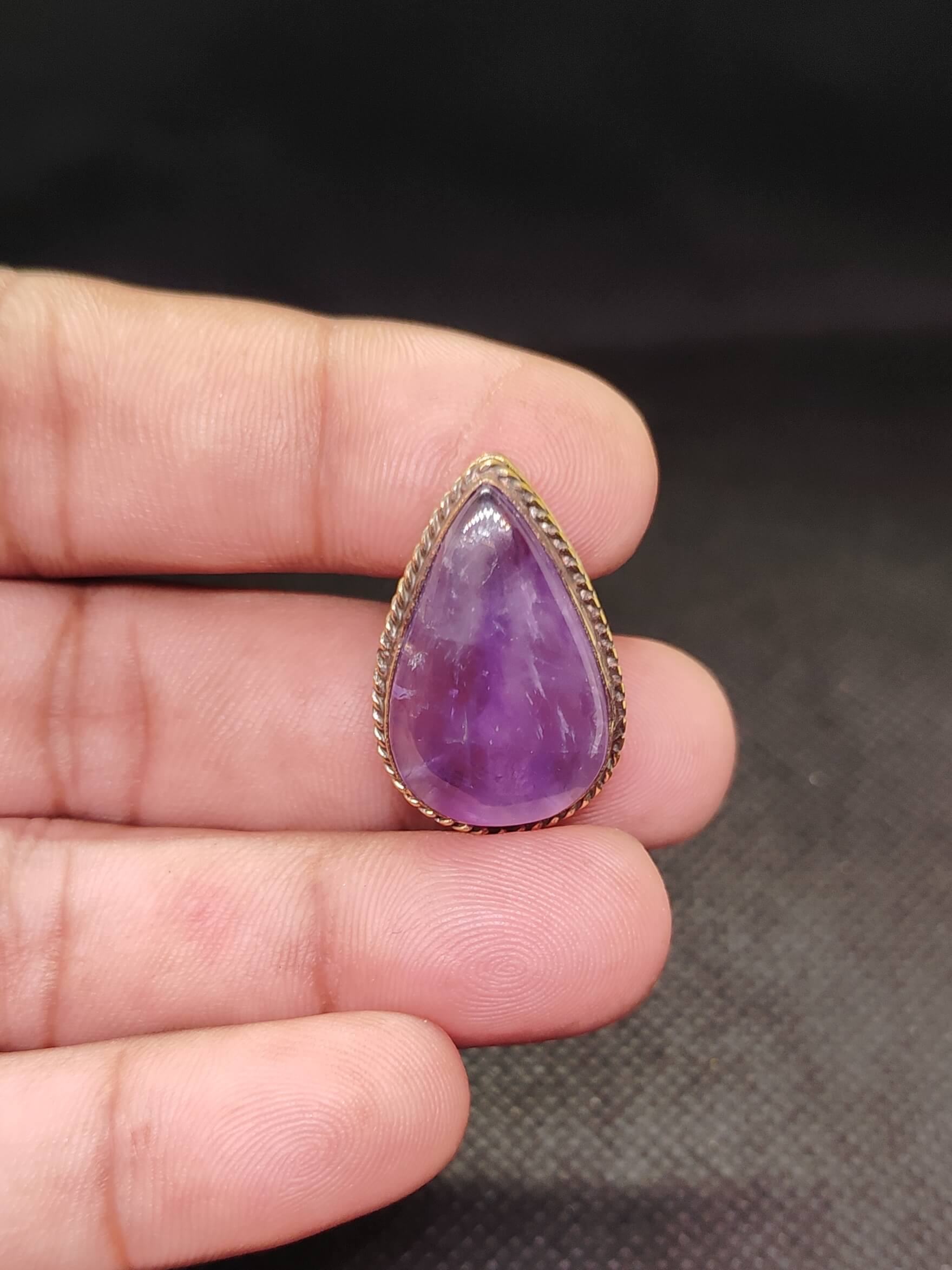 27mm Amethyst Grooved Stone