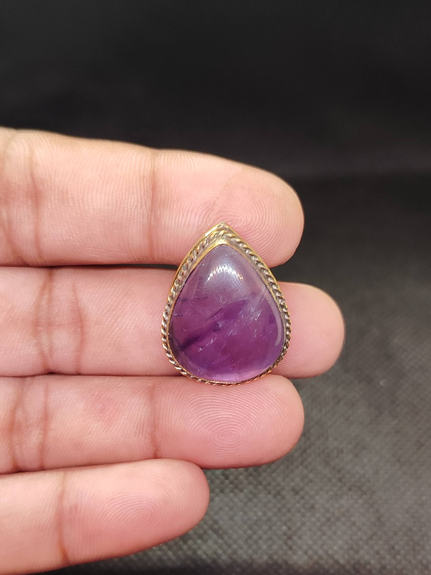 26mm Amethyst Grooved Stone
