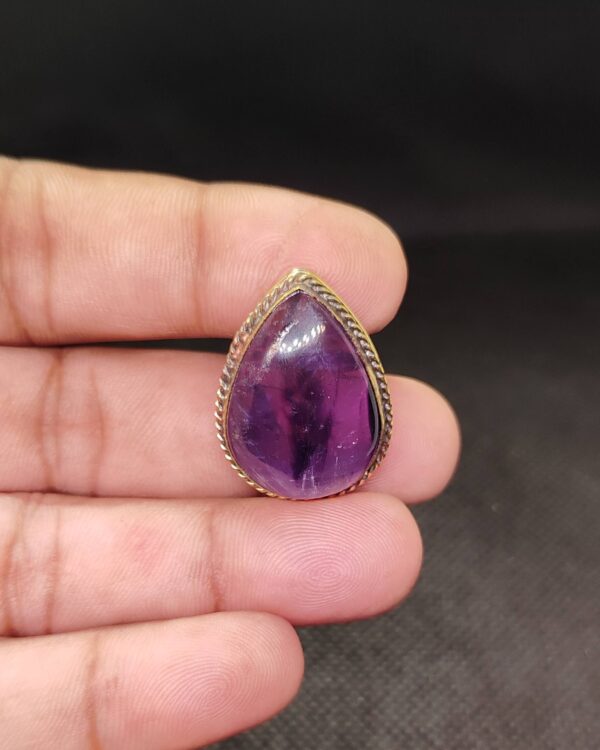 28mm Amethyst Grooved Stone