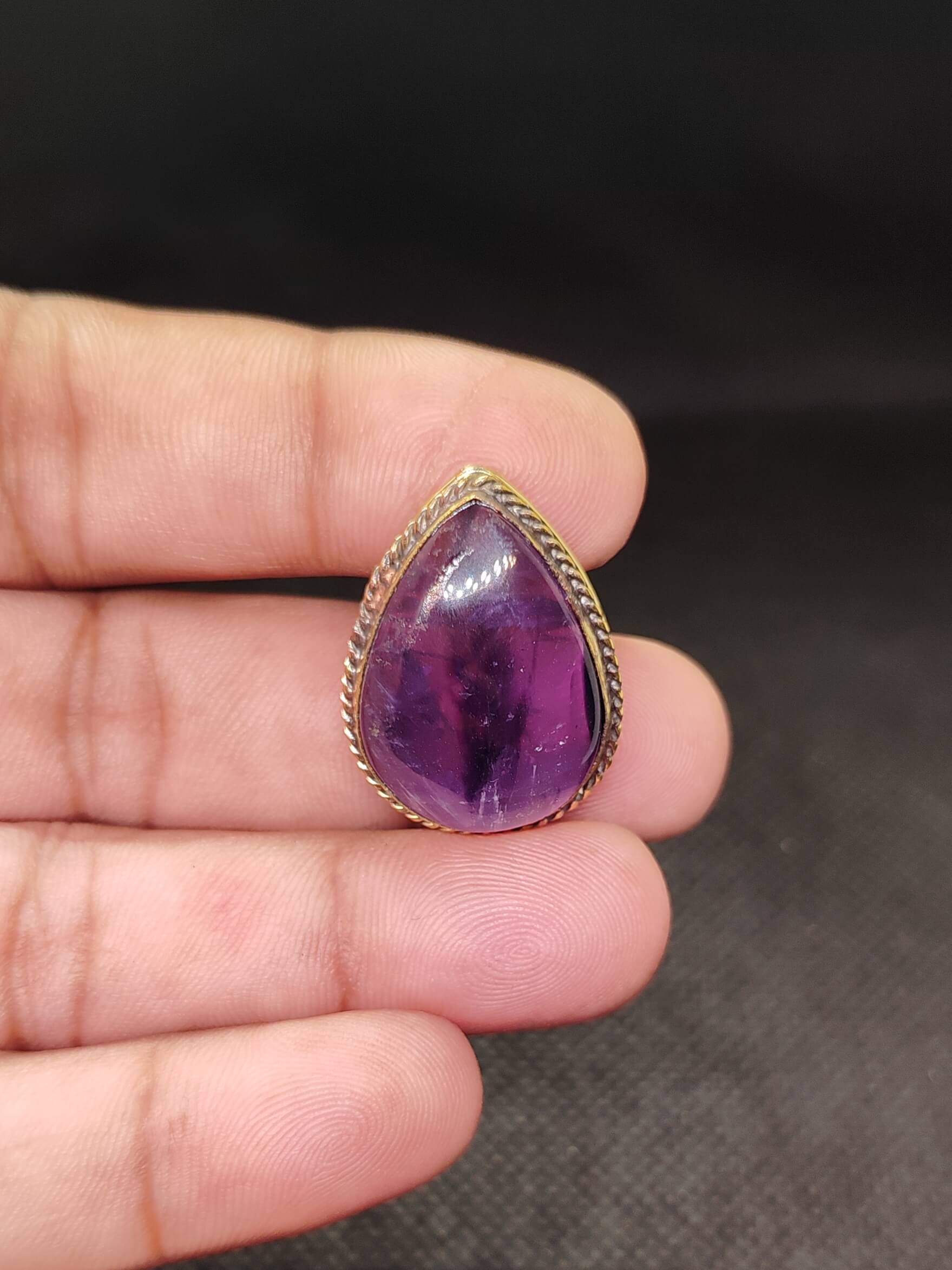 28mm Amethyst Grooved Stone