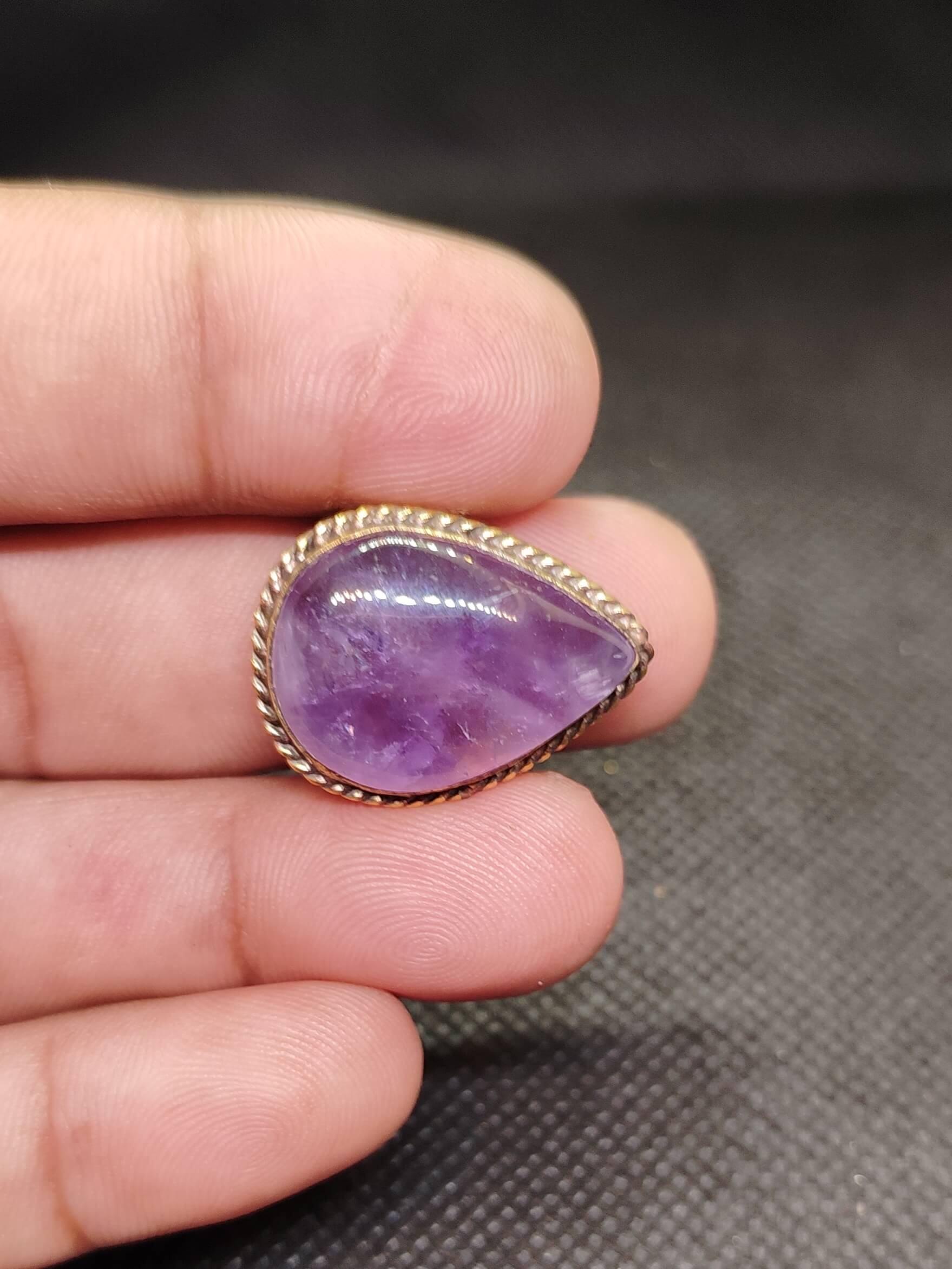 25mm Amethyst Grooved Stone - Image 2