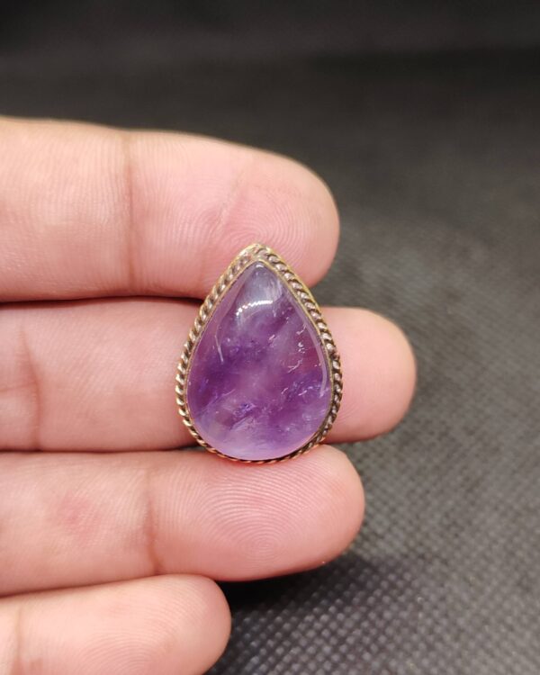 25mm Amethyst Grooved Stone