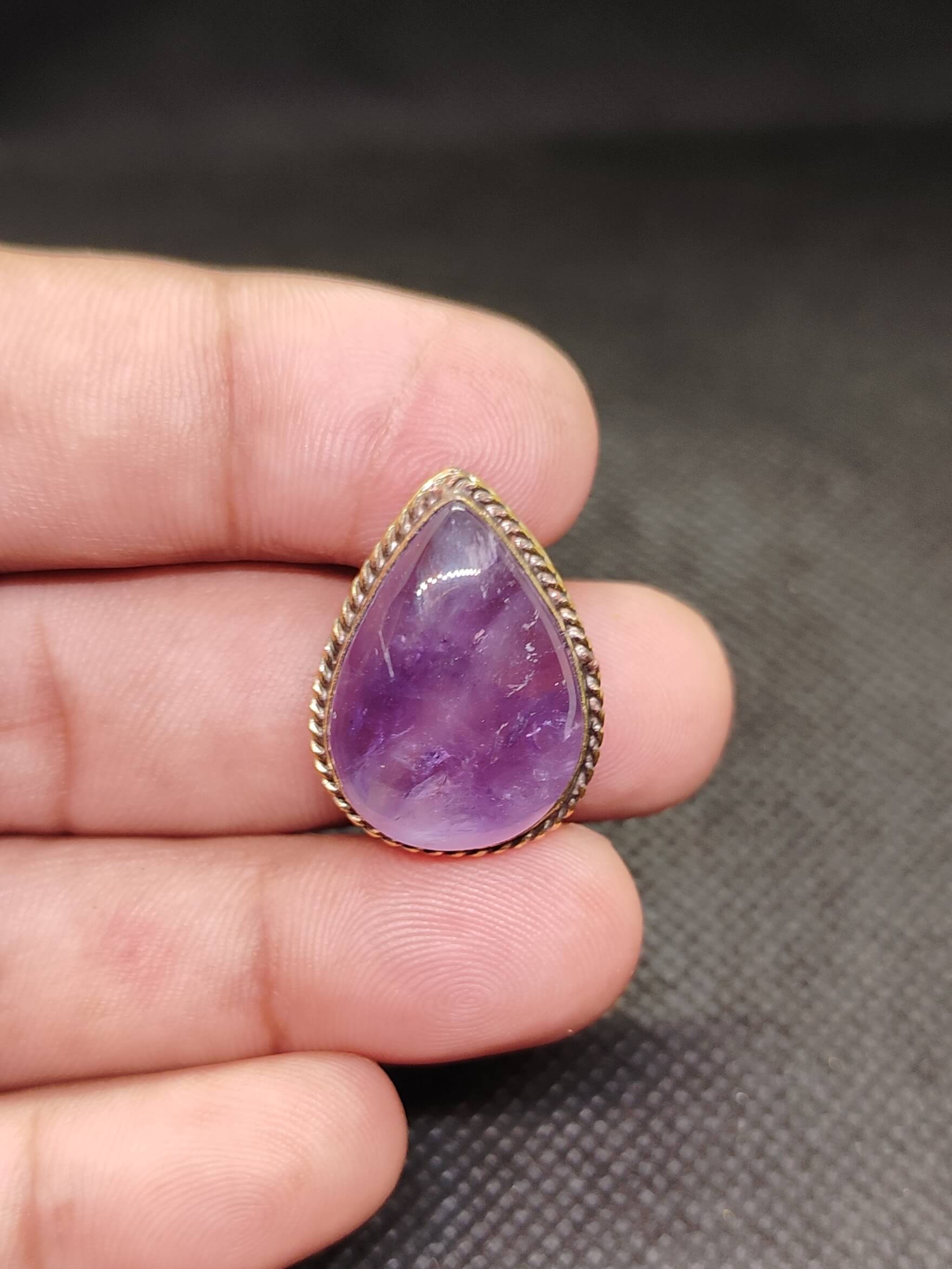 25mm Amethyst Grooved Stone