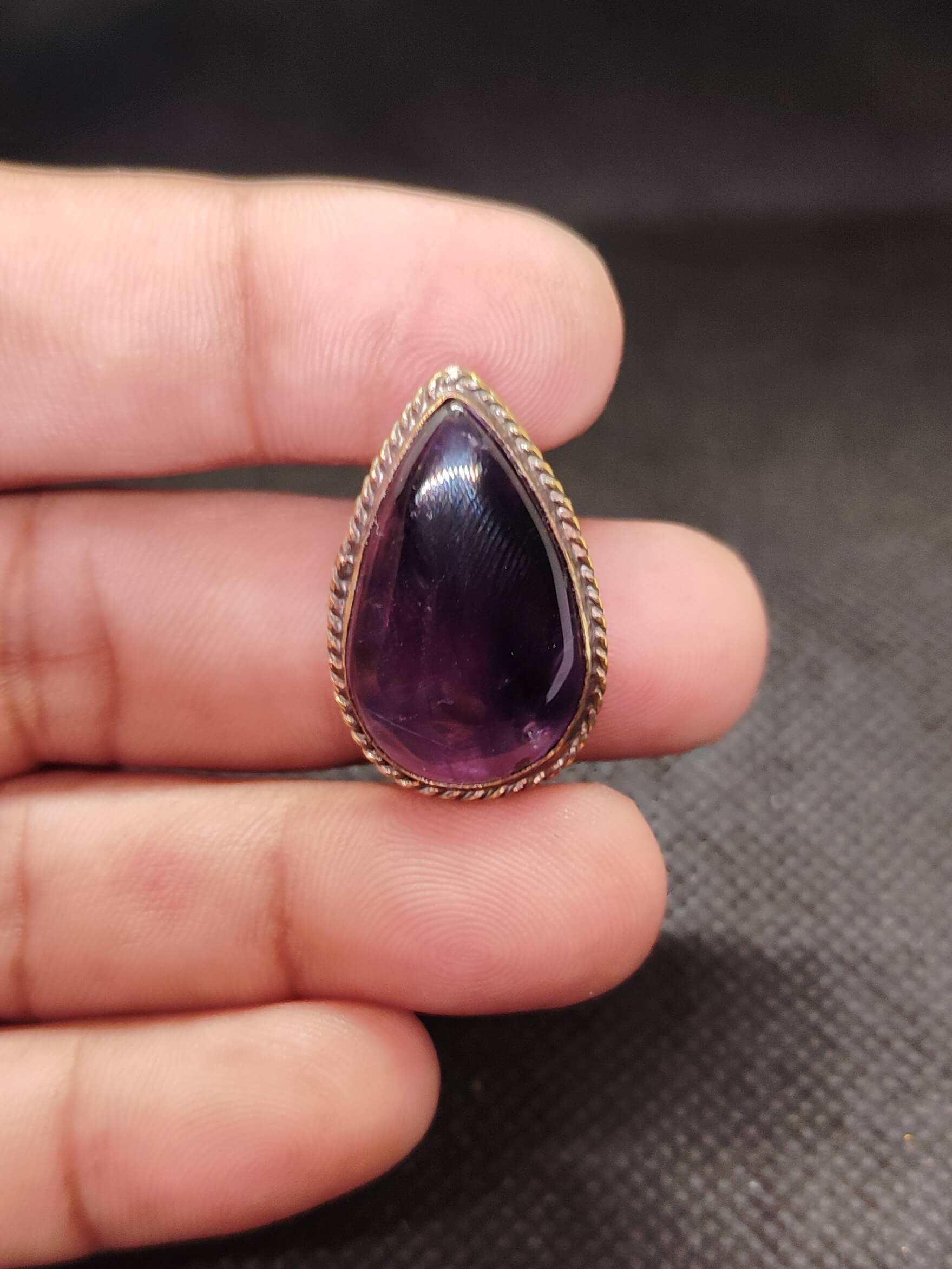 28mm Amethyst Grooved Stone