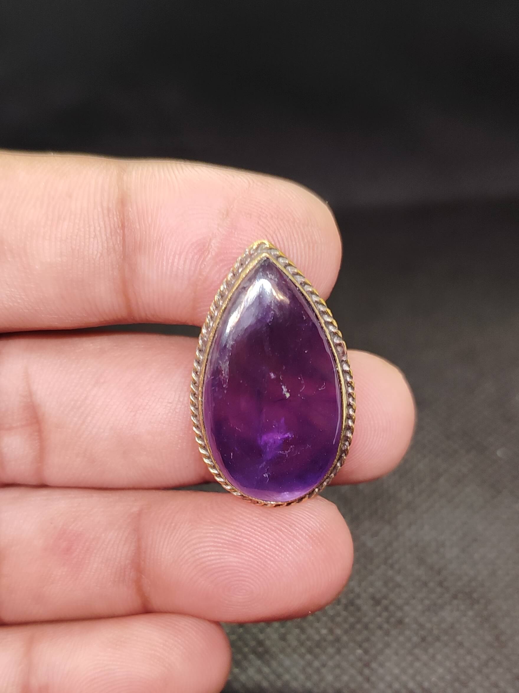 30mm Amethyst Grooved Stone