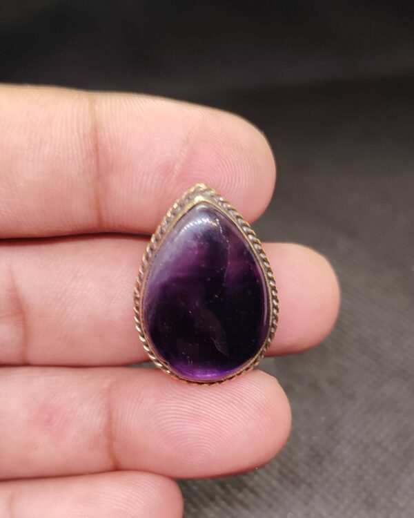 28mm Amethyst Grooved Stone