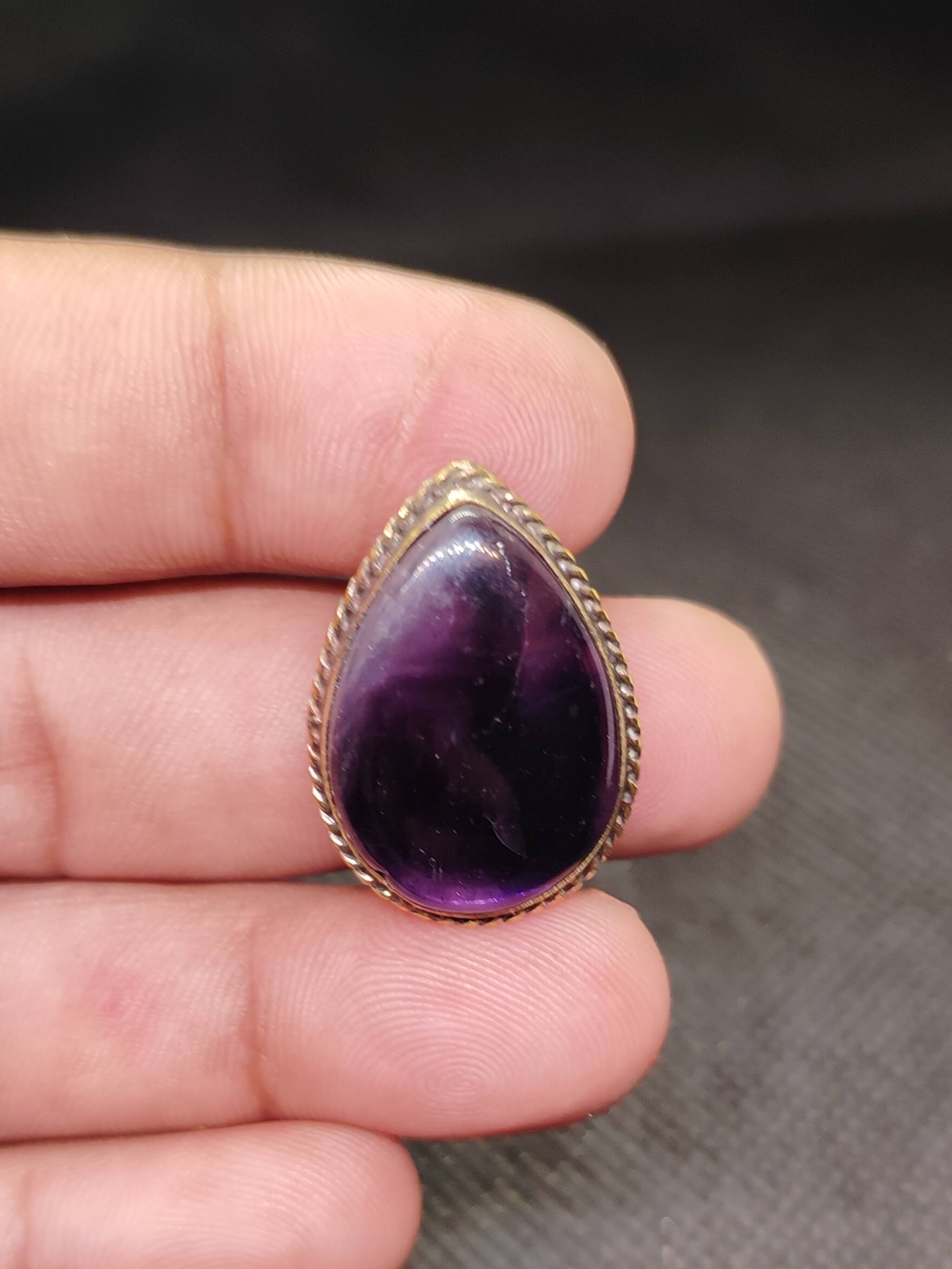 28mm Amethyst Grooved Stone
