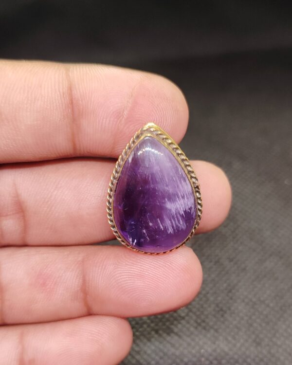 27mm Amethyst Grooved Stone