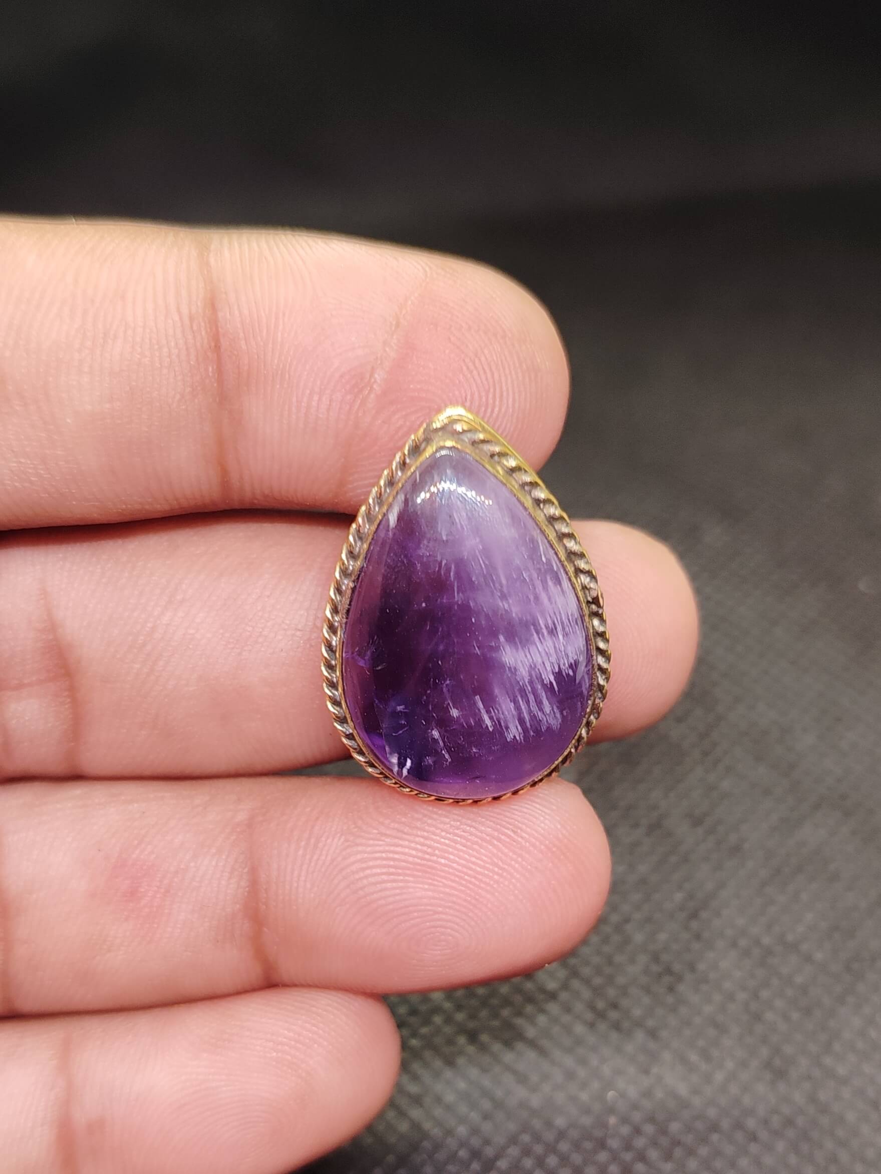 27mm Amethyst Grooved Stone