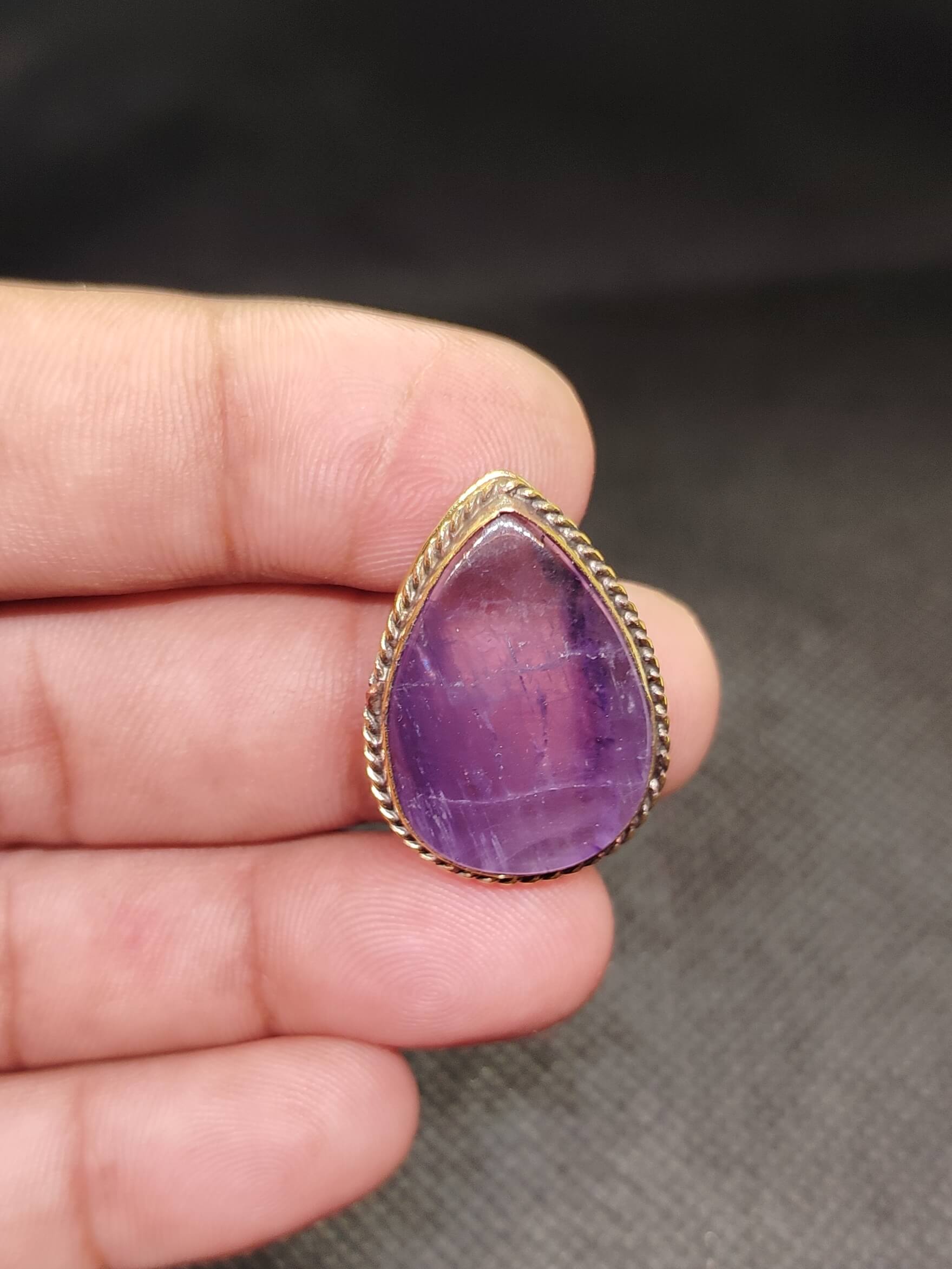 27mm Amethyst Grooved Stone