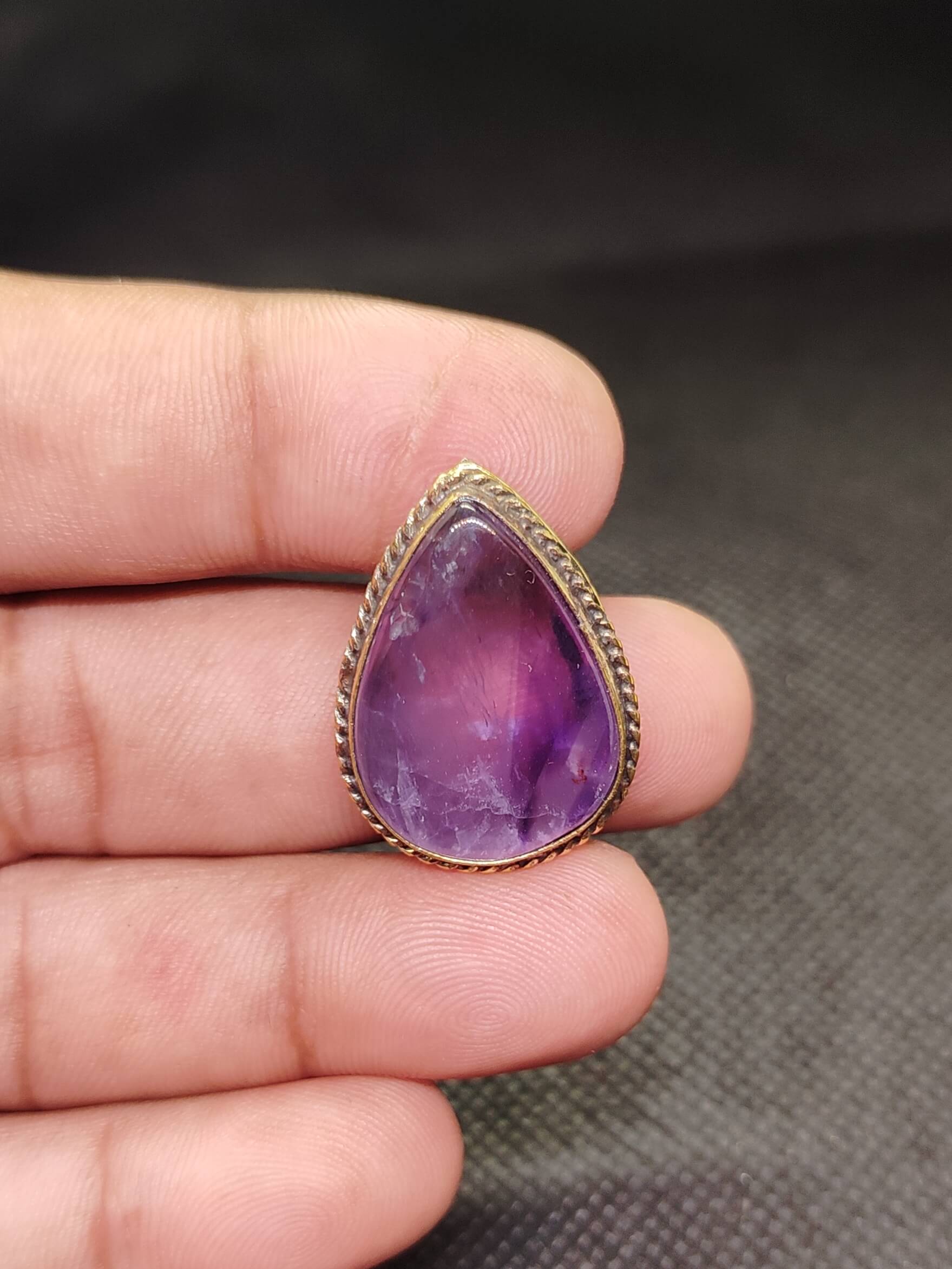 27mm Amethyst Grooved Stone