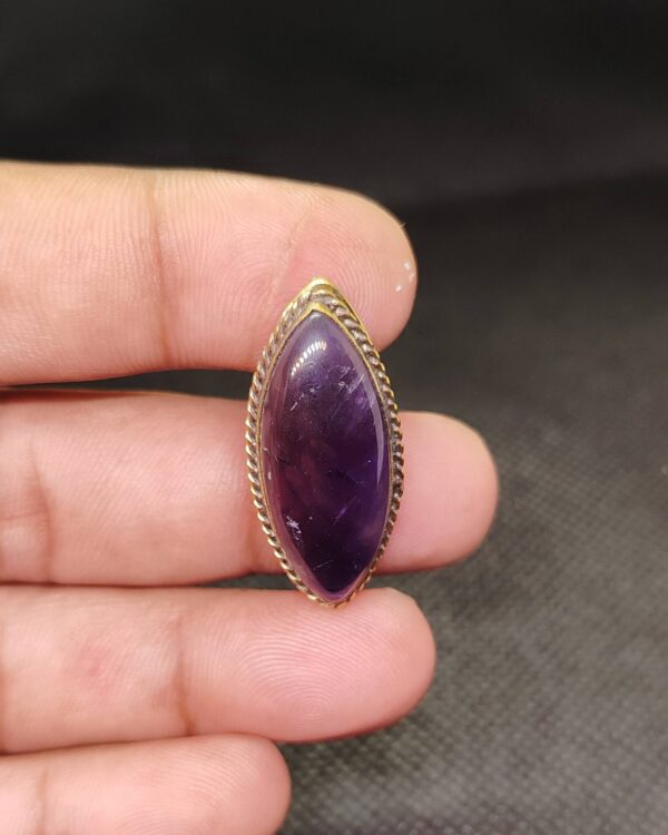 32mm Amethyst Grooved Stone