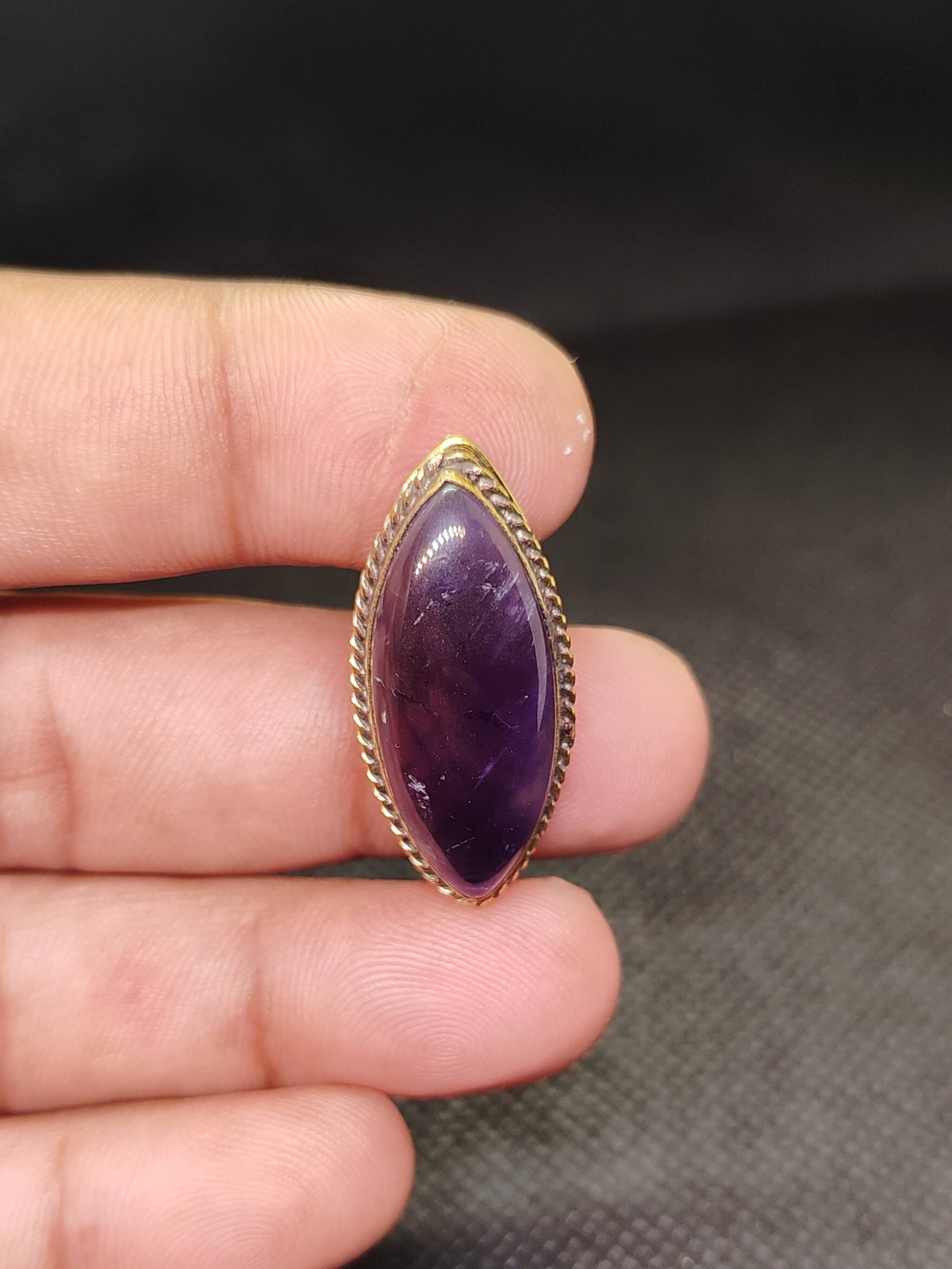 32mm Amethyst Grooved Stone
