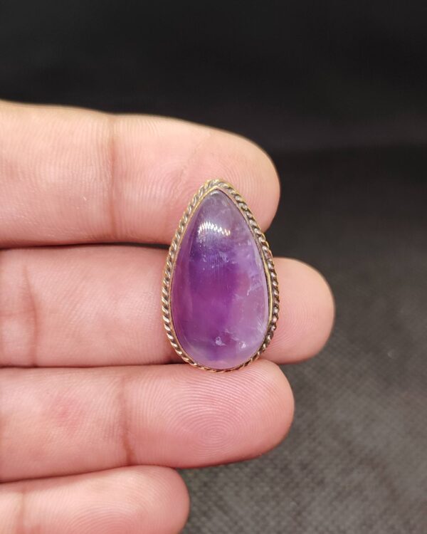 27mm Amethyst Grooved Stone