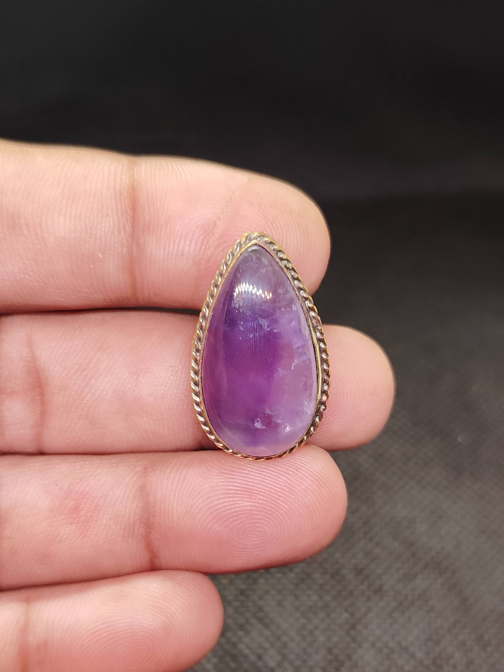 27mm Amethyst Grooved Stone