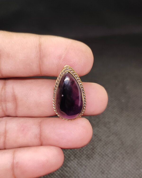 26mm Amethyst Grooved Stone