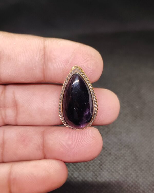 26mm Amethyst Grooved Stone
