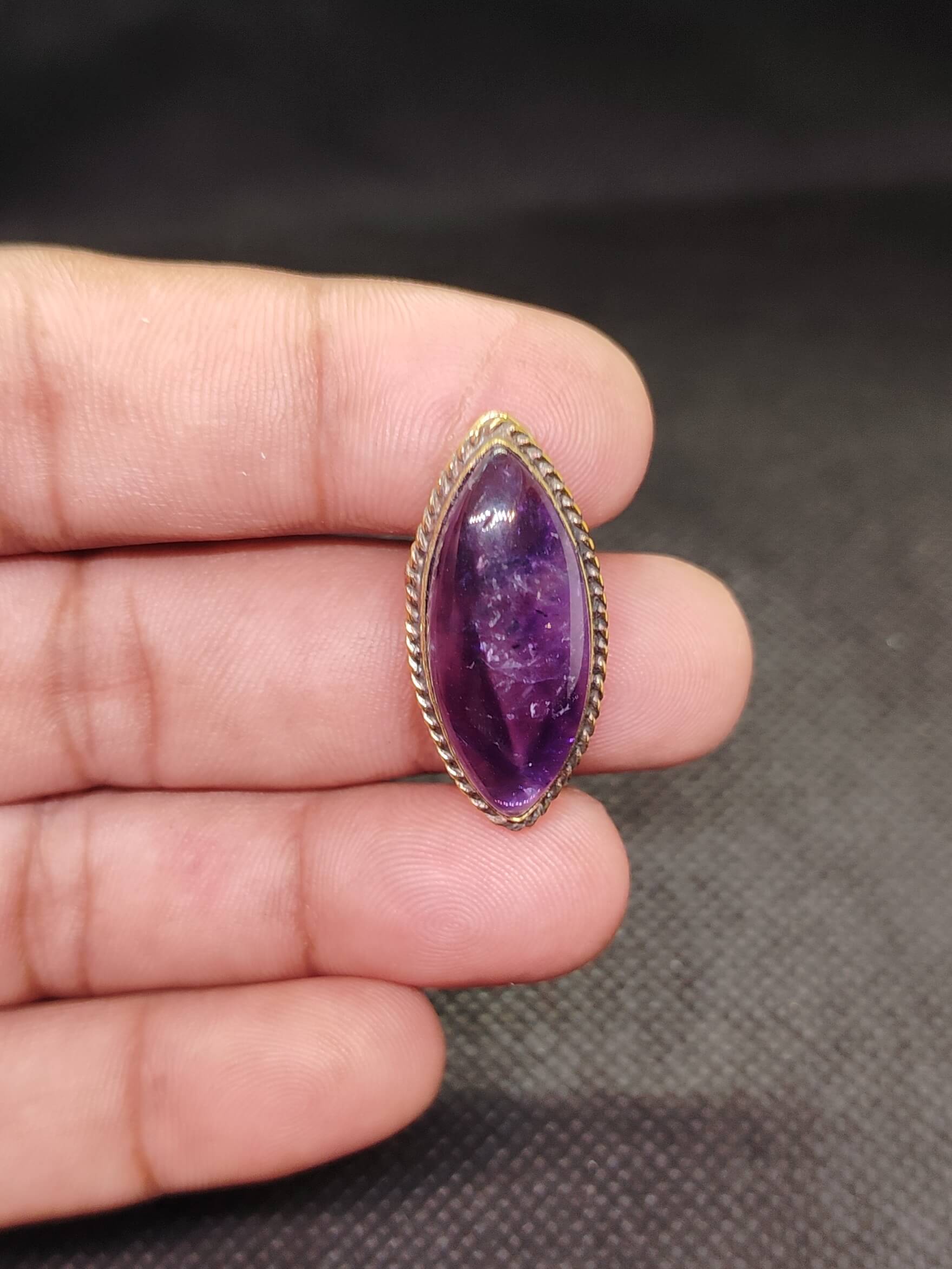 30mm Amethyst Grooved Stone