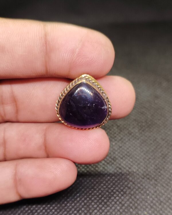 20mm Amethyst Grooved Stone