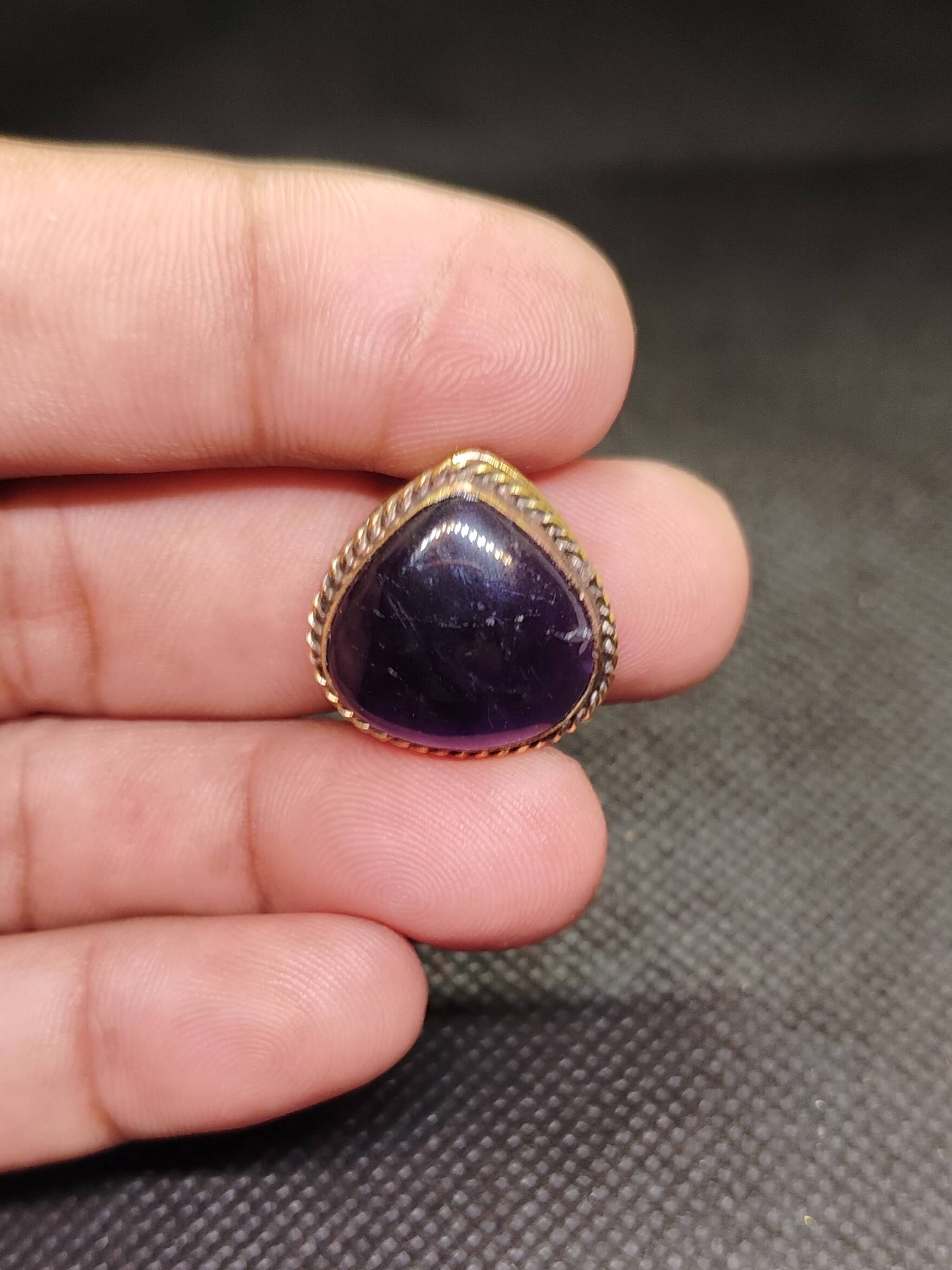 20mm Amethyst Grooved Stone