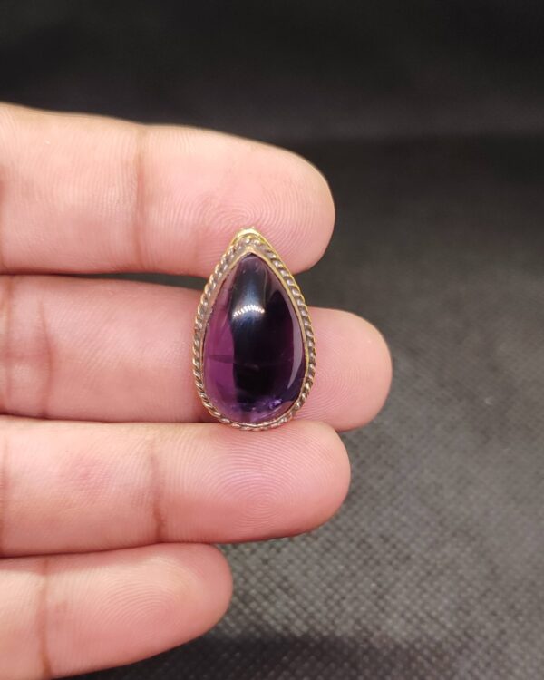 25mm Amethyst Grooved Stone