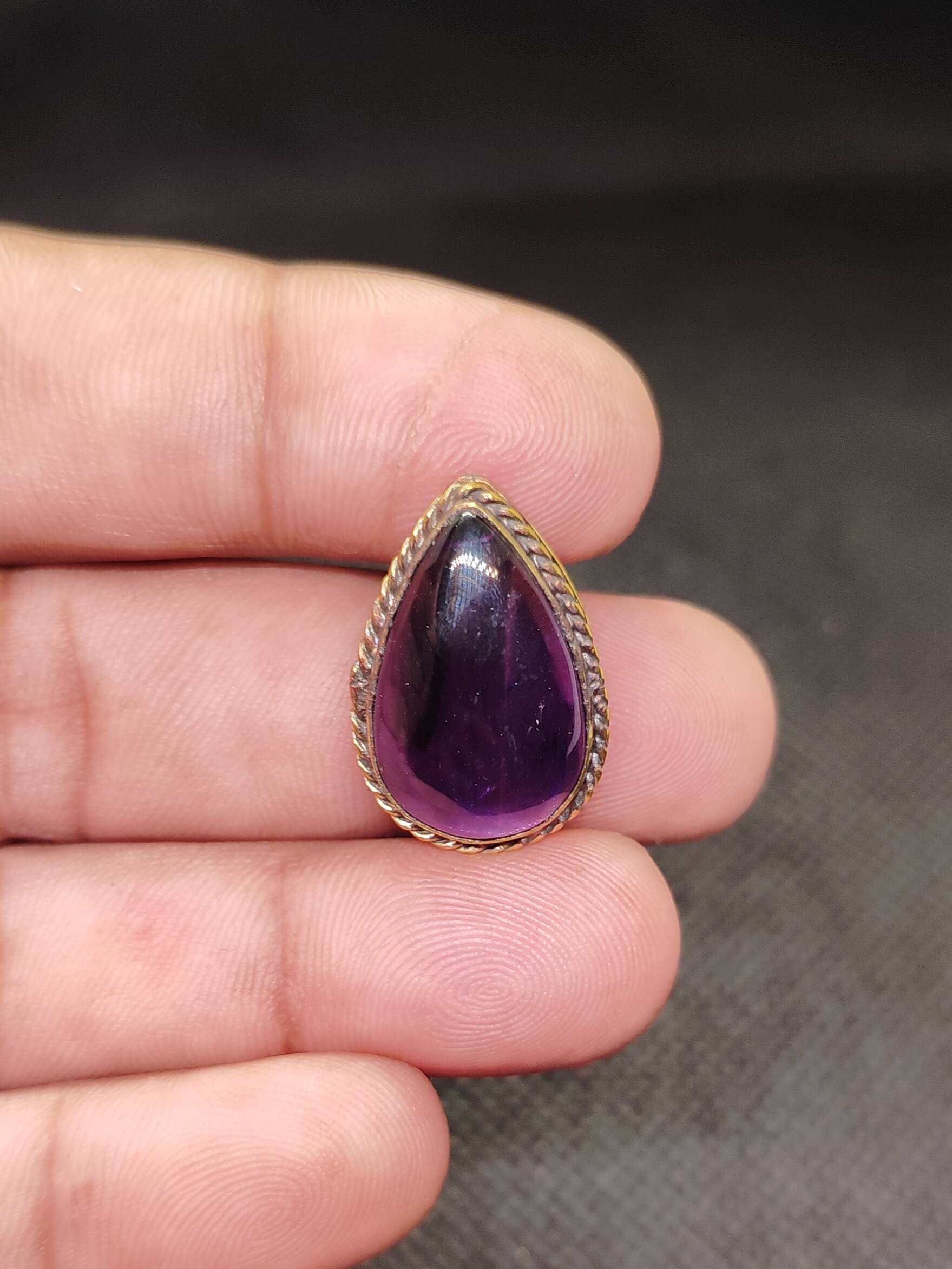 23mm Amethyst Grooved Stone