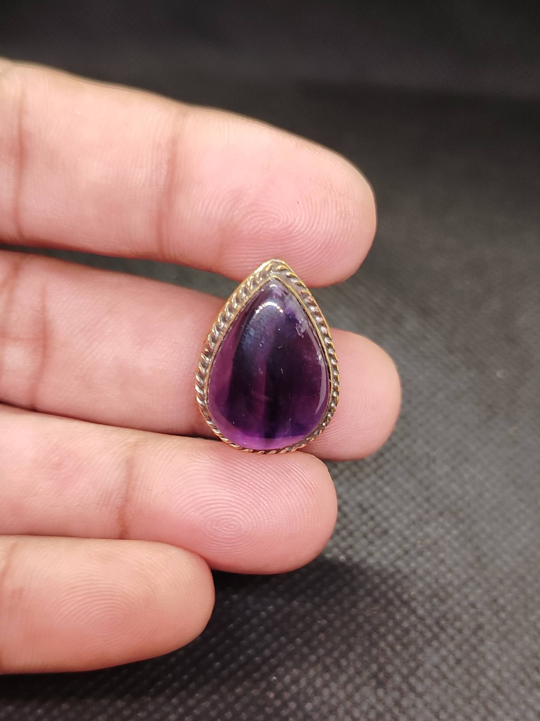 23mm Amethyst Grooved Stone