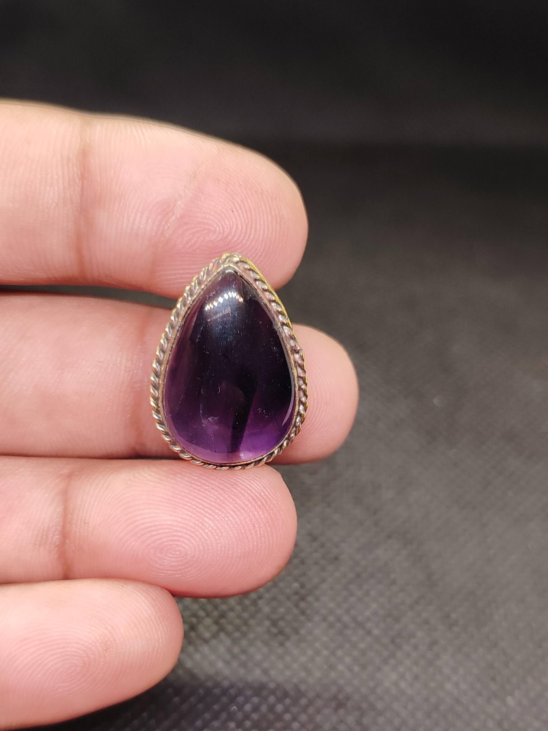 24mm Amethyst Grooved Stone