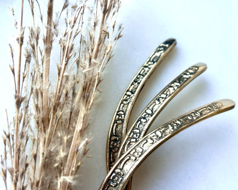 Floral Relief Texture Brass Choker - Image 2