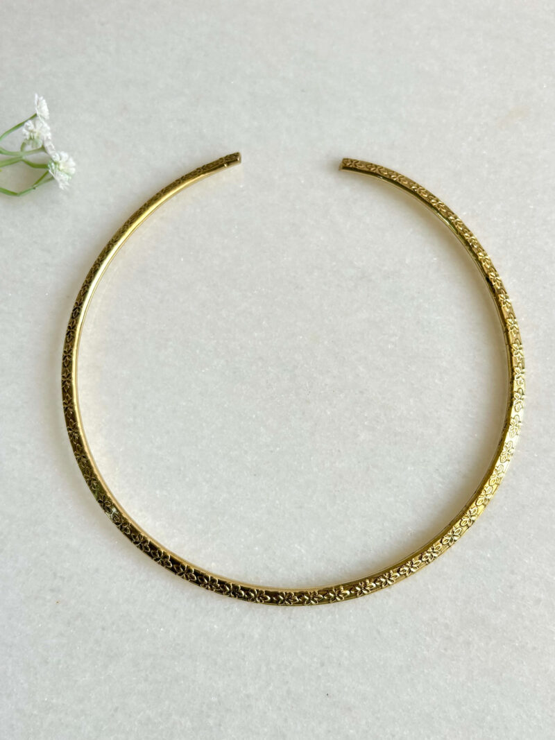 Flower Pattern Embossed Brass Choker - Image 2