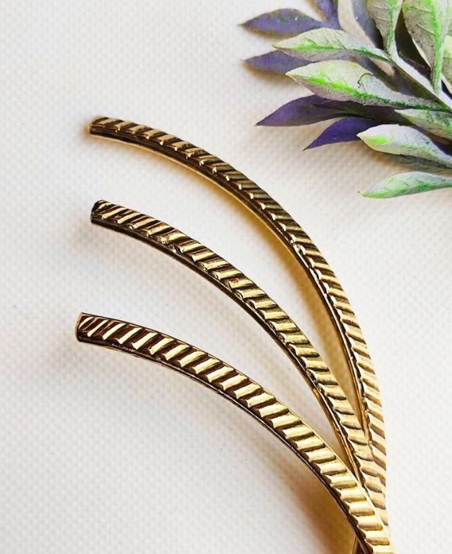 Chevron Ridge Brass Choker - Image 4