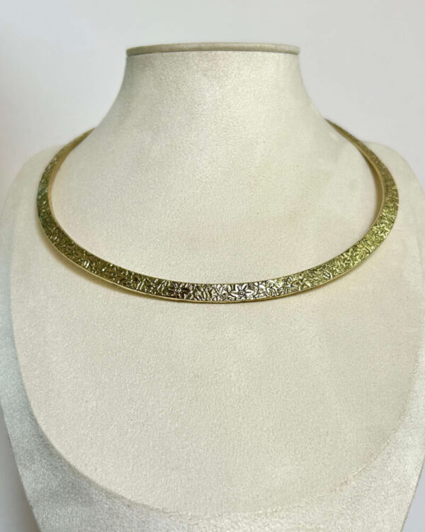 Floral Layer Pattern Brass Choker