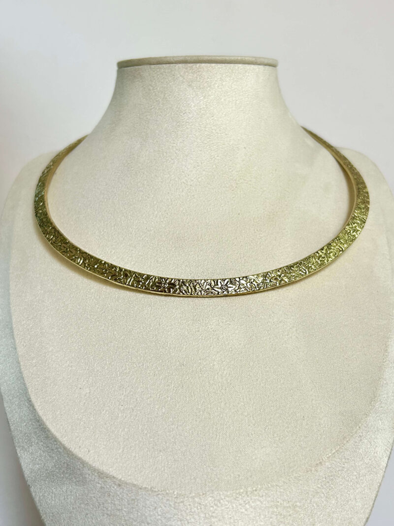 Floral Layer Pattern Brass Choker