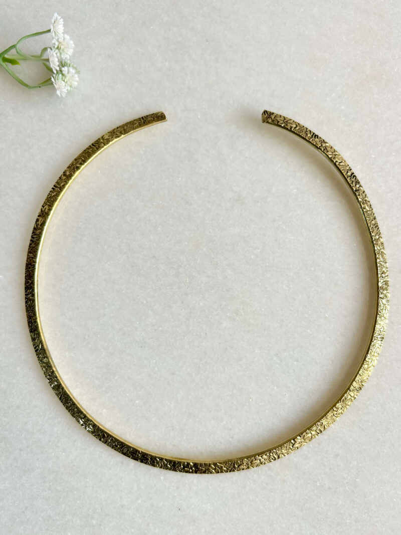 Floral Layer Pattern Brass Choker - Image 2