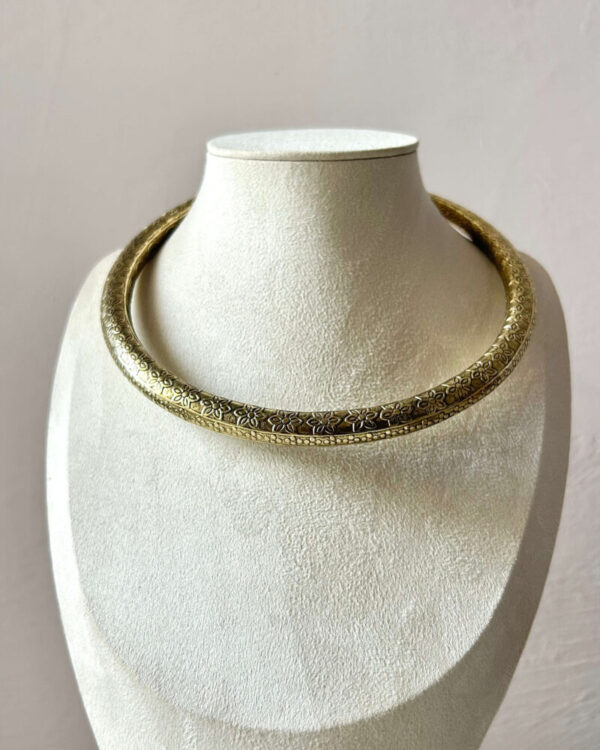 Flower Embossed Detailing Brass Choker