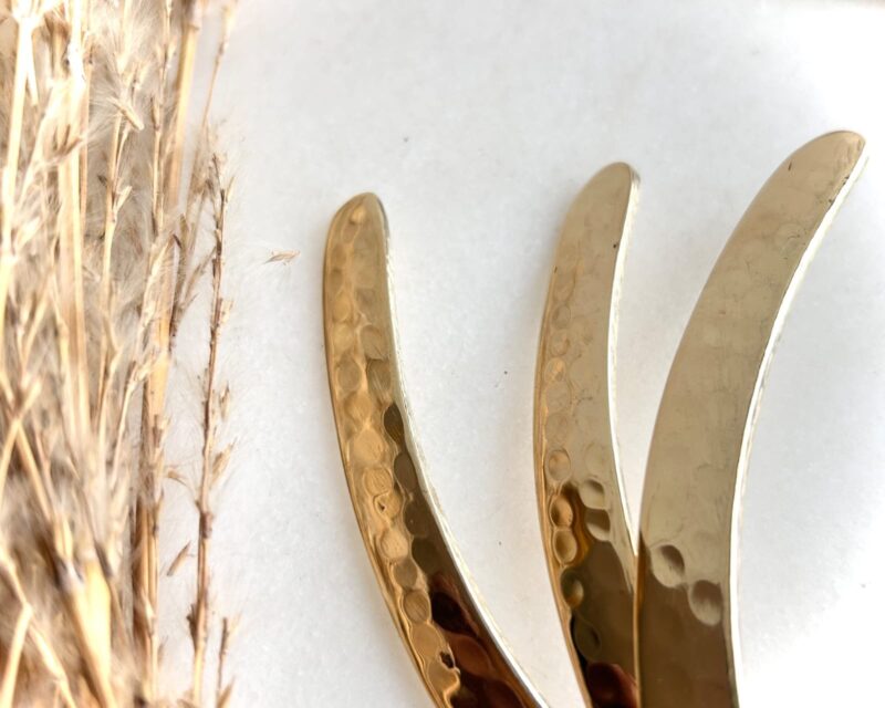 Mirage Curve Hammered Brass Choker - Image 3