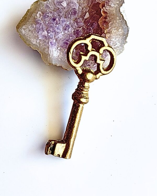 Boho Brass Key Pendant – Single Piece