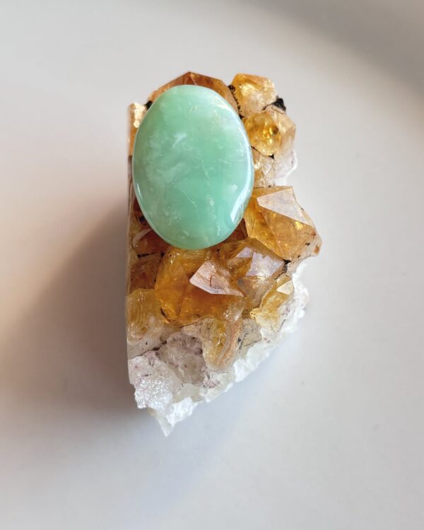 28mm Chrysoprase Gemstone for Creative Pendant Designs