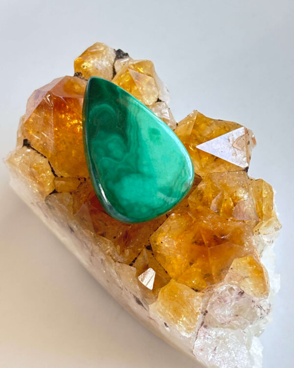 27mm Malachite Gemstone for Macramé Projects