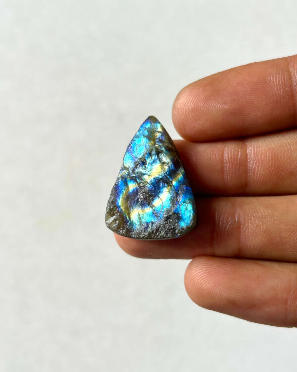 28 mm Unpolished Face Labradorite Stone